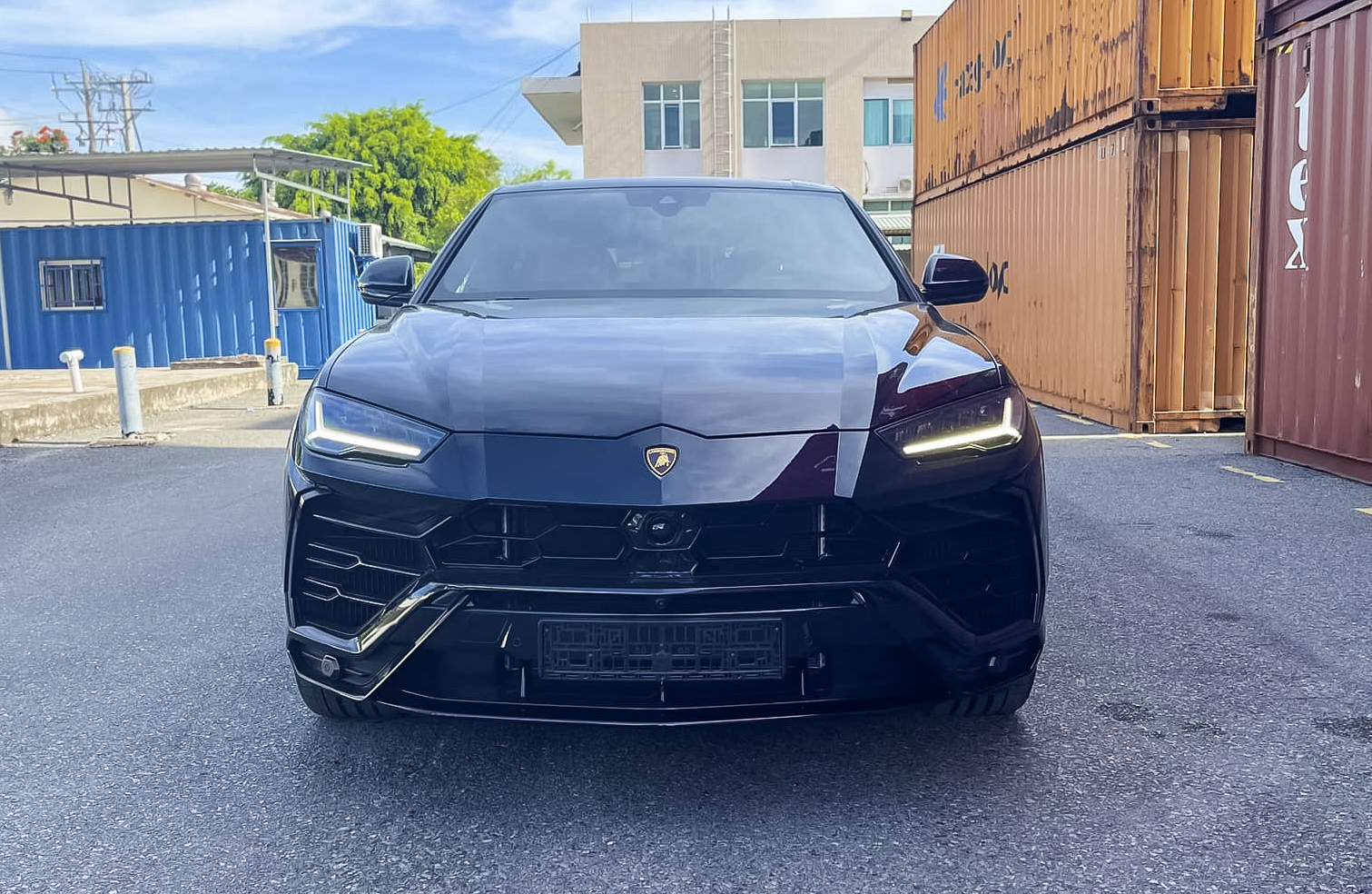 Lamborghini Urus đời mới 2022 đầu tiên về Việt Nam