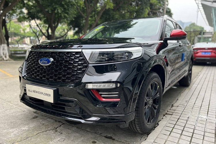 Ford ra phiên bản mới là Ford Explorer 30th Anniversary Edition để tri ân khách hàng có khoảng 1,18 tỷ đồng