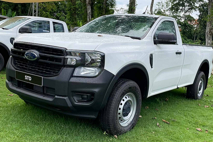 Bán tải Ford Ranger 2022 cabin đơn chỉ 470 triệu đồng