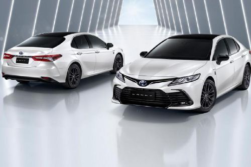 Chi tiết chiếc xe Toyota Camry 60th Anniversary 2022  phiên bản đặc biệt giá chỉ 1,09 tỷ đồng