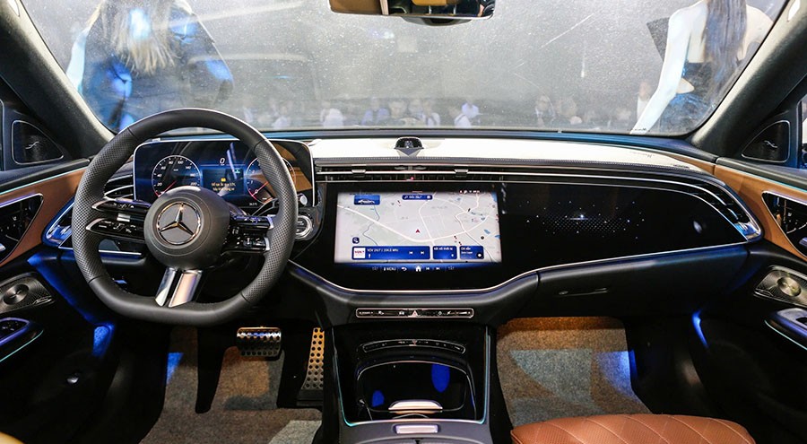 e class w214 canh tranh bmw 5 series va lexus es