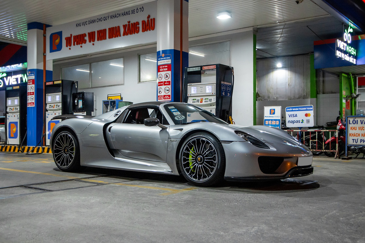 Porsche 918 Spyder bất ngờ xuất hiện tại TP.HCM