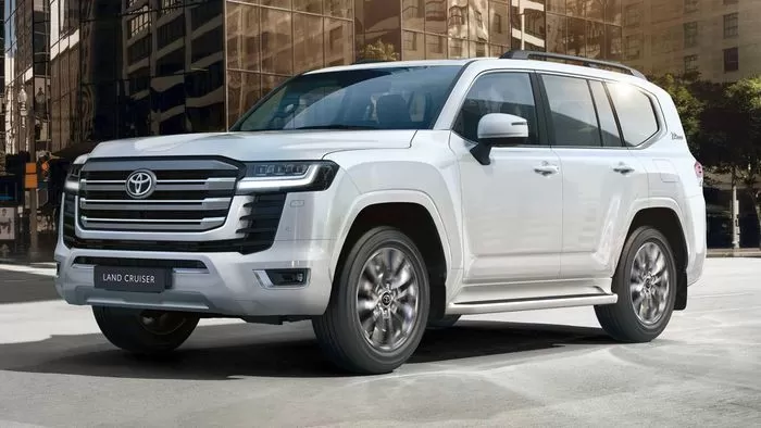 Giải mã những chấm tí hon trên  Land Cruiser thế hệ mới : Thách thức cả dân 