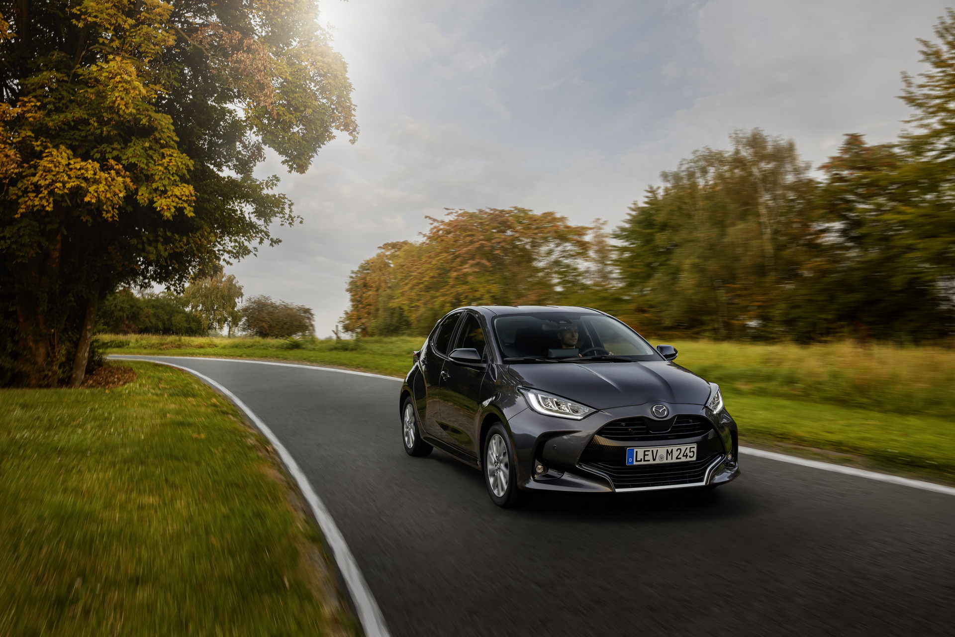 Mazda 2 Hybrid 2022: 'Bản sao'  Toyota Yaris tiết kiệm nhiên liệu ở mức hoàn hảo 4L/100km