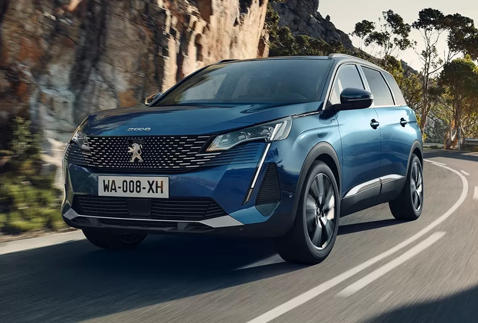 Peugeot 5008 facelift mớI với lưới tản nhiệt phía trước...