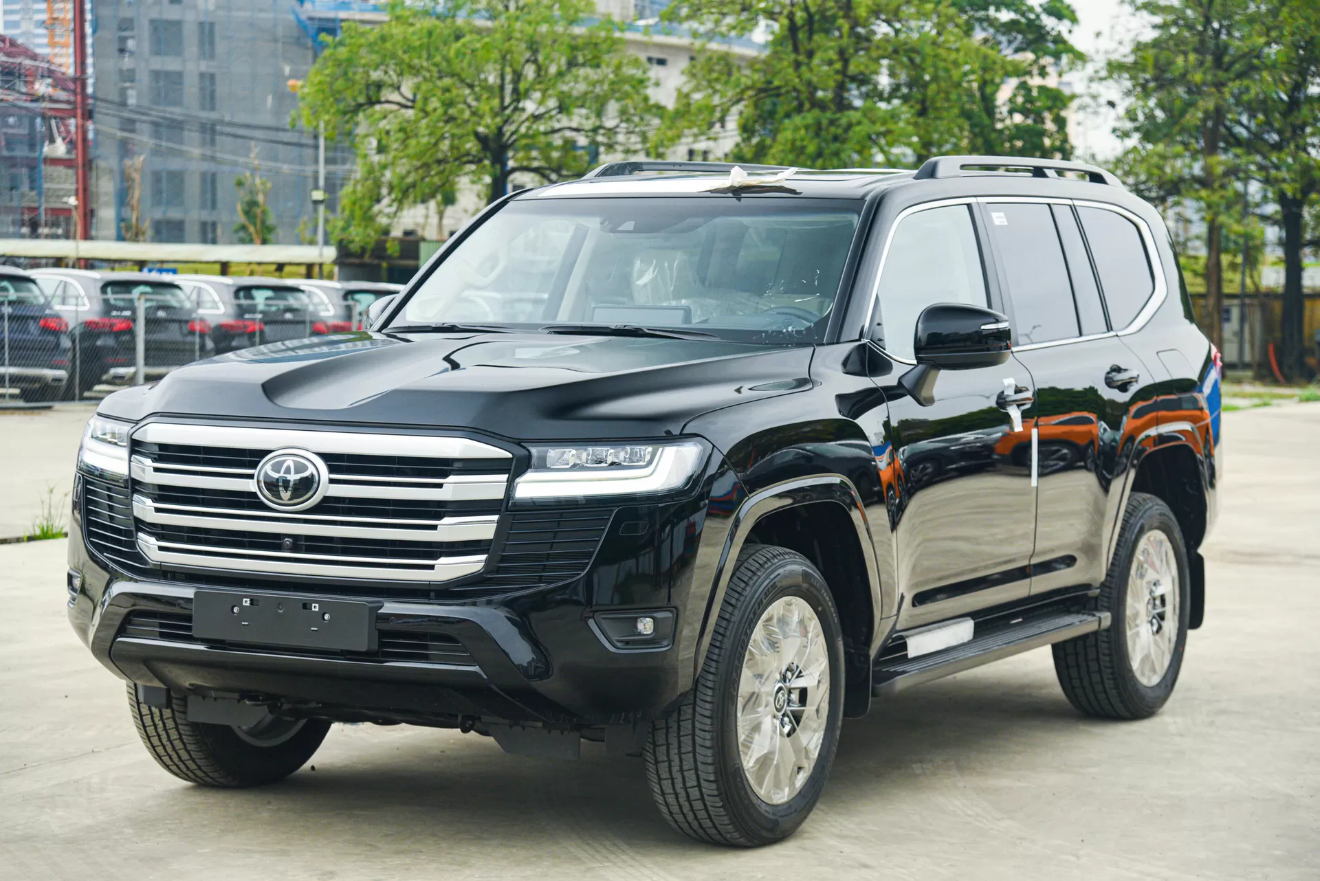 Giá Toyota Land Cruiser 2023 tại Việt Nam tăng sau khi được nâng cấp nhỏ