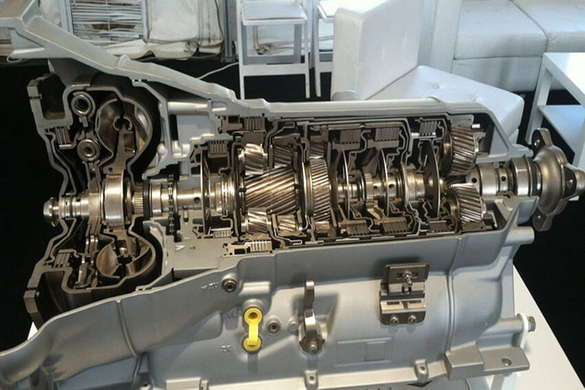 So với các loại hộp số khác (như hình), hộp số CVT đơn giản và nhẹ hơn