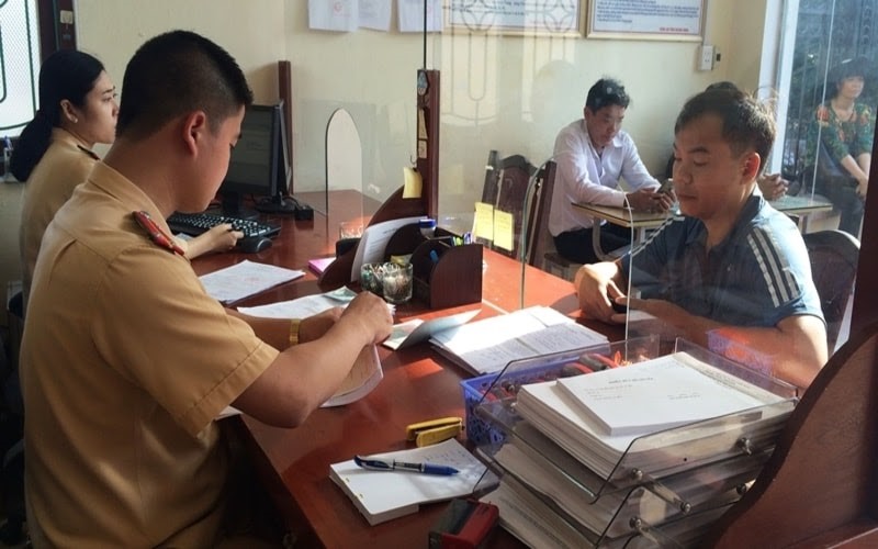nop ho so de nghi dang ky sang ten xe tai don vi duoc quy dinh