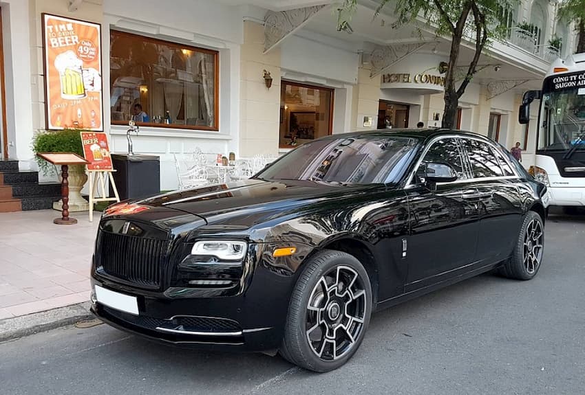 rolls royce ghost black badge 3