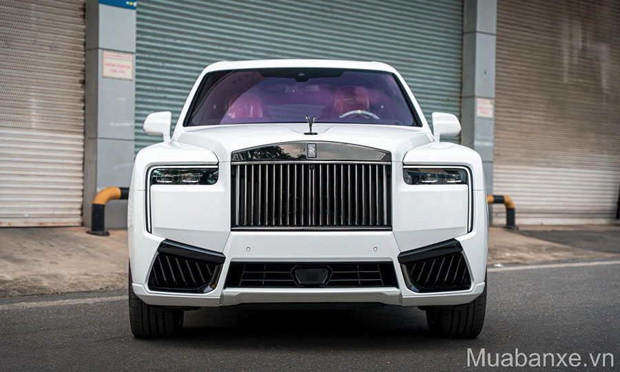 rolls royce cullinan black badge nham den khach tre giau co tinbanxe vn 1