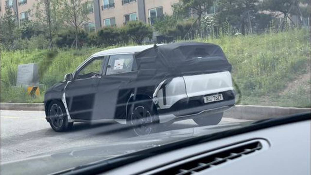 KIA hé lộ mẫu SUV mới toanh - Kích thước tương tự như đàn anh Telluride