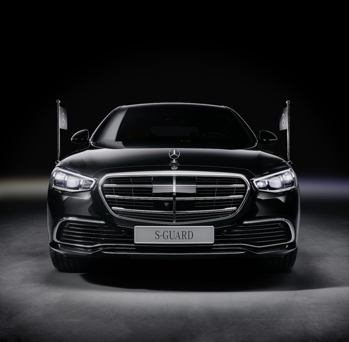 Gương mặt mới Mercedes S 680 Guard: Vỏ ngoài chống đạn - Nội thất đẳng cấp Maybach