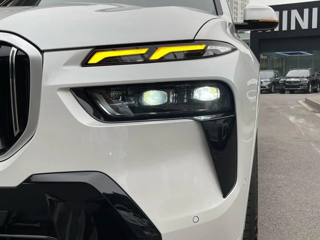 đèn xe BMW X7