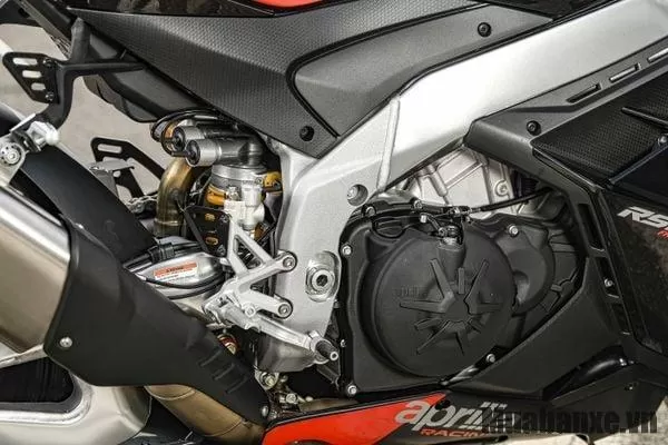 dong co xe aprilia rsv4