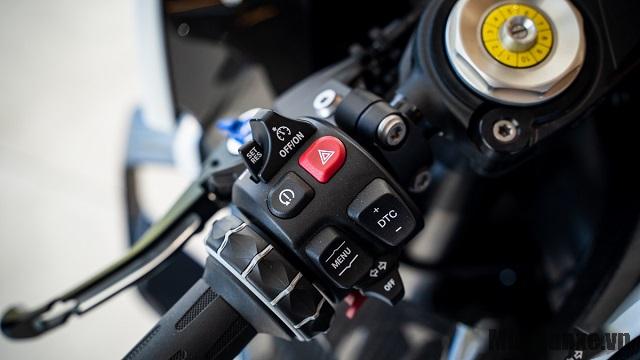 tay lai xe bmw motorrad m 1000 rr