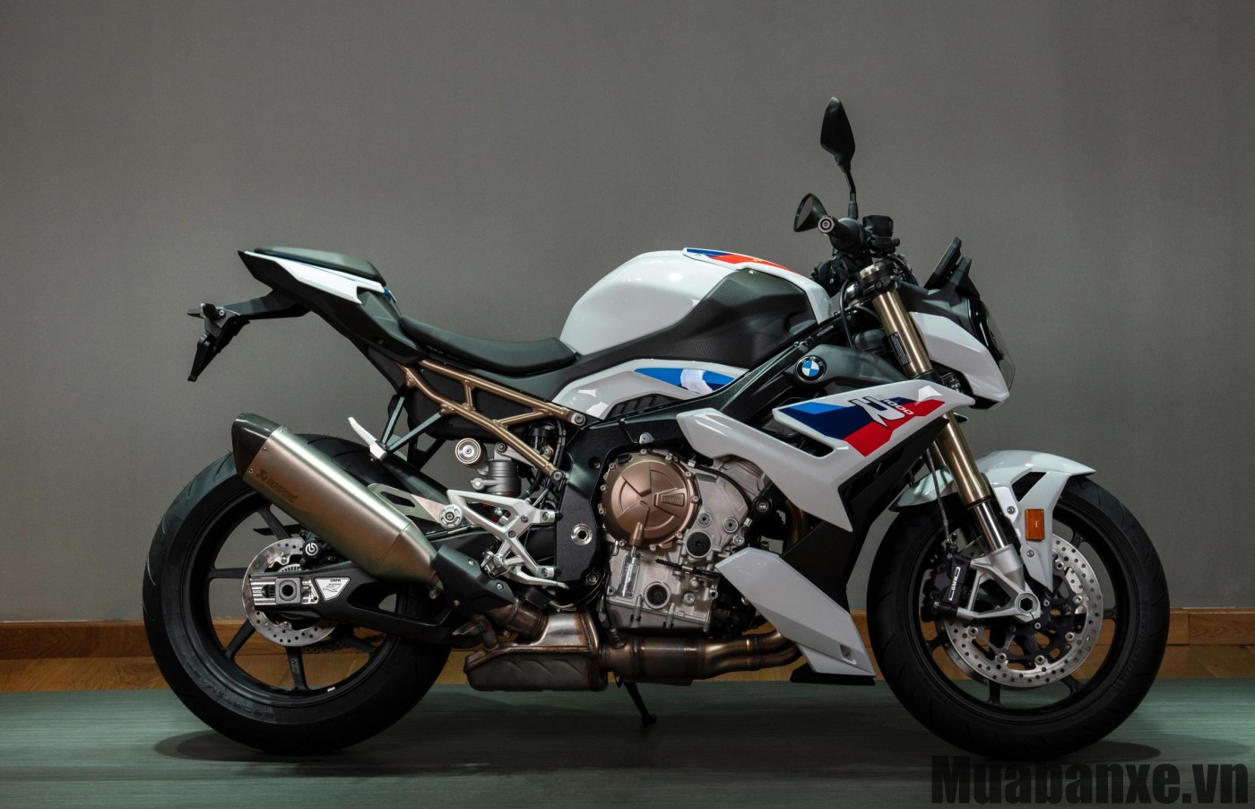 than xe bmw motorrad s 1000 r