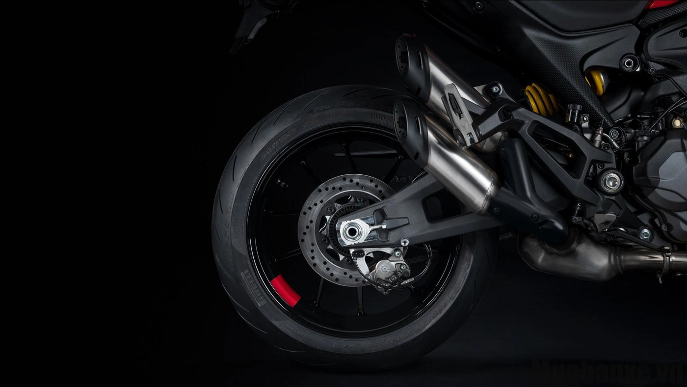 mam va lop xe ducati monster