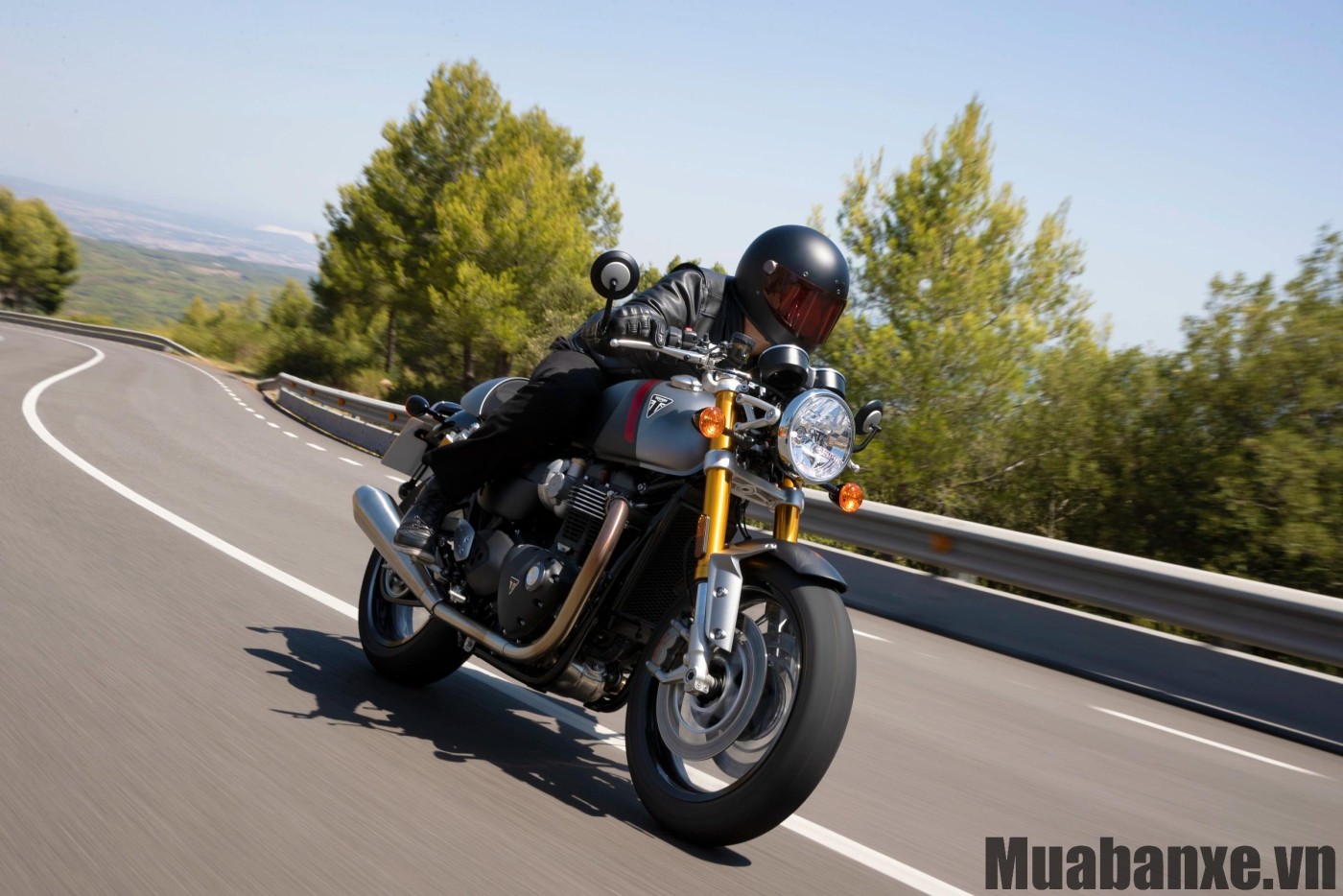 cam giac lai xe triumph thruxton rs