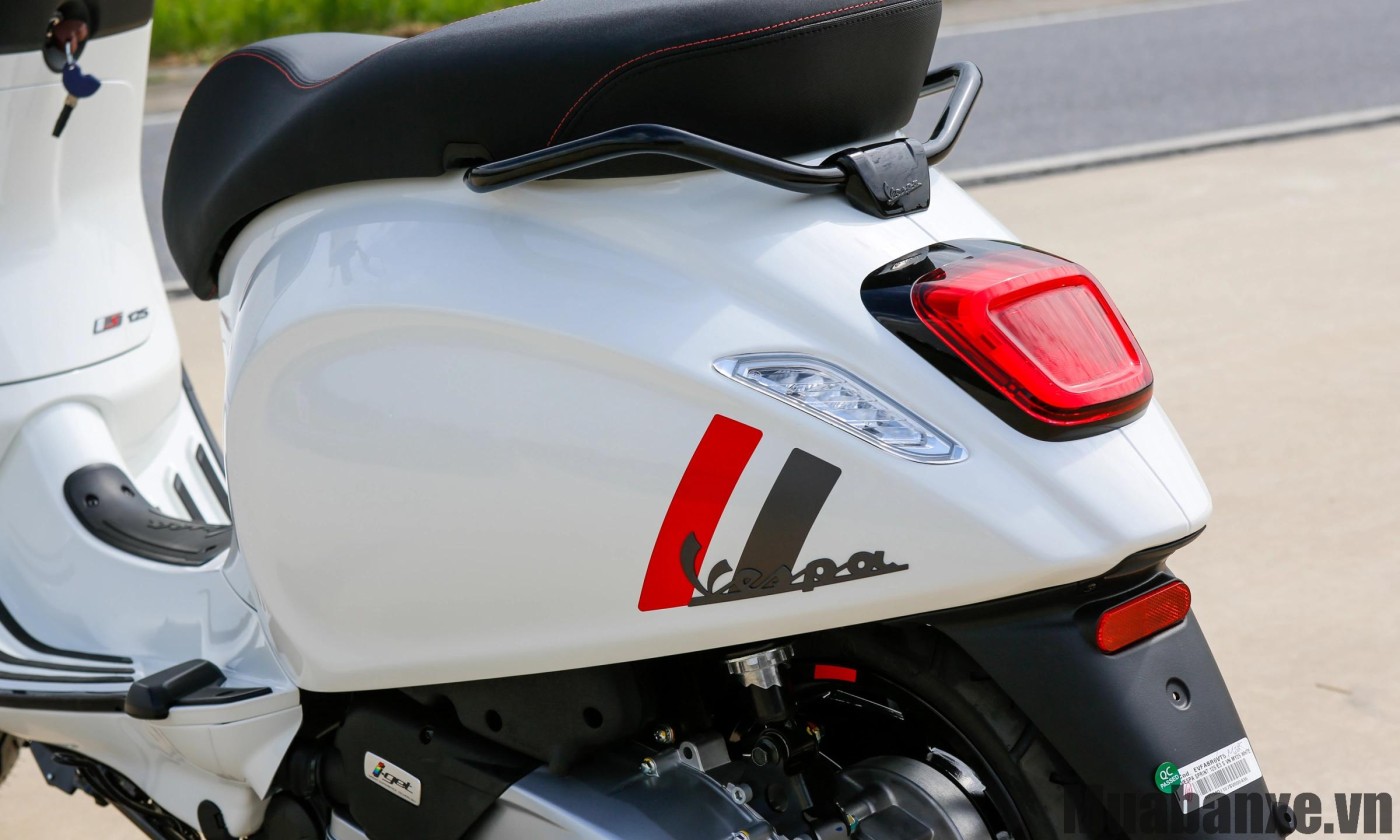 duoi xe vespa sprint
