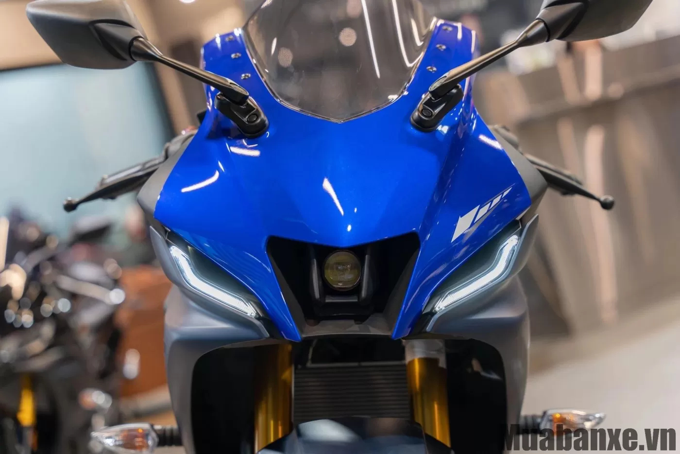 Thiết kế đầu xe Yamaha YZF R15