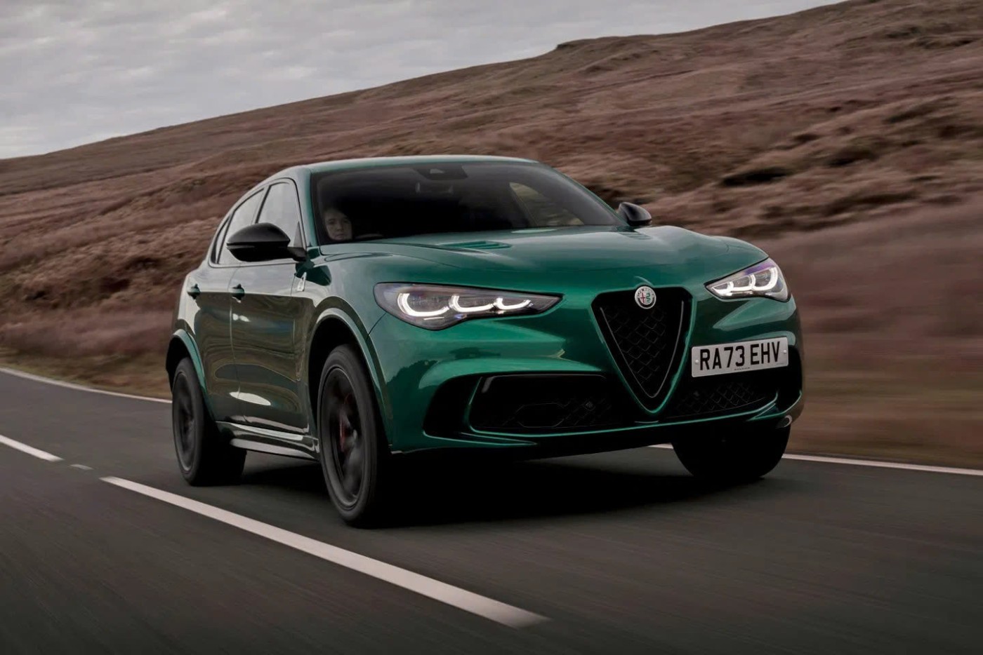 than xe alfa romeo stelvio quadrifoglio tinbanxe vn