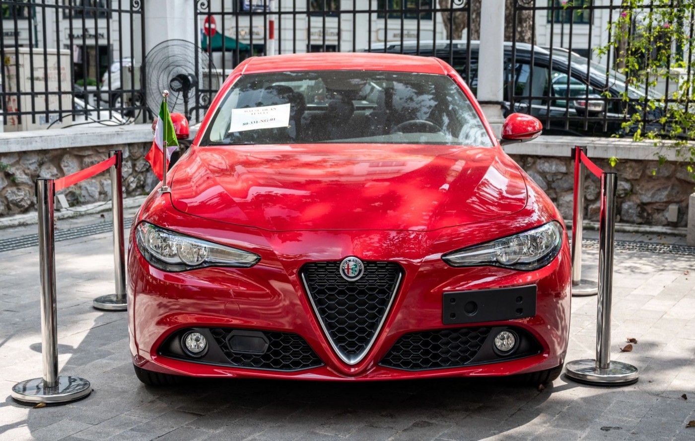xe alfa romeo giulia tinbanxe vn