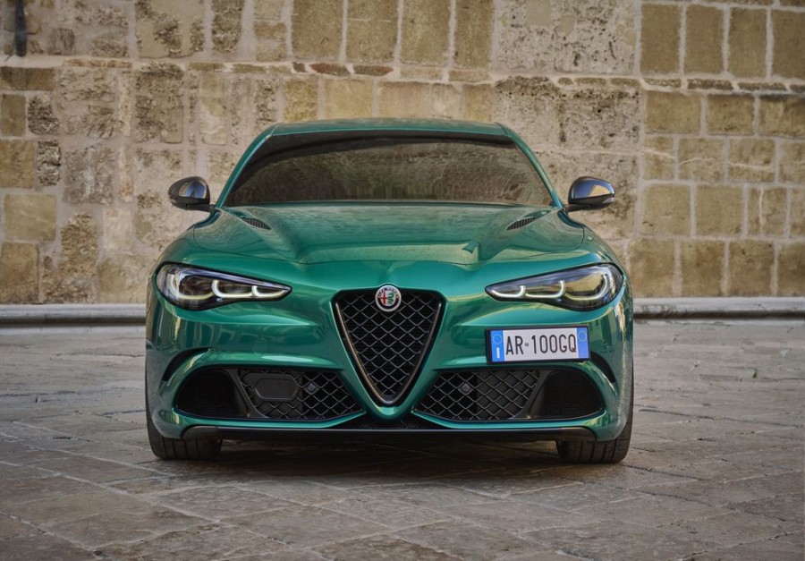 Thiết kế đầu xe alfa romeo giulia quadrifoglio 