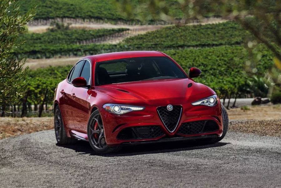 Thiết kế đầu xe alfa romeo giulia 