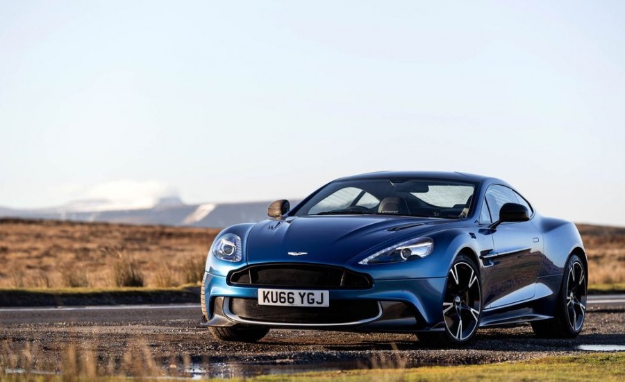 Thiết kế đầu xe aston martin vanquish 