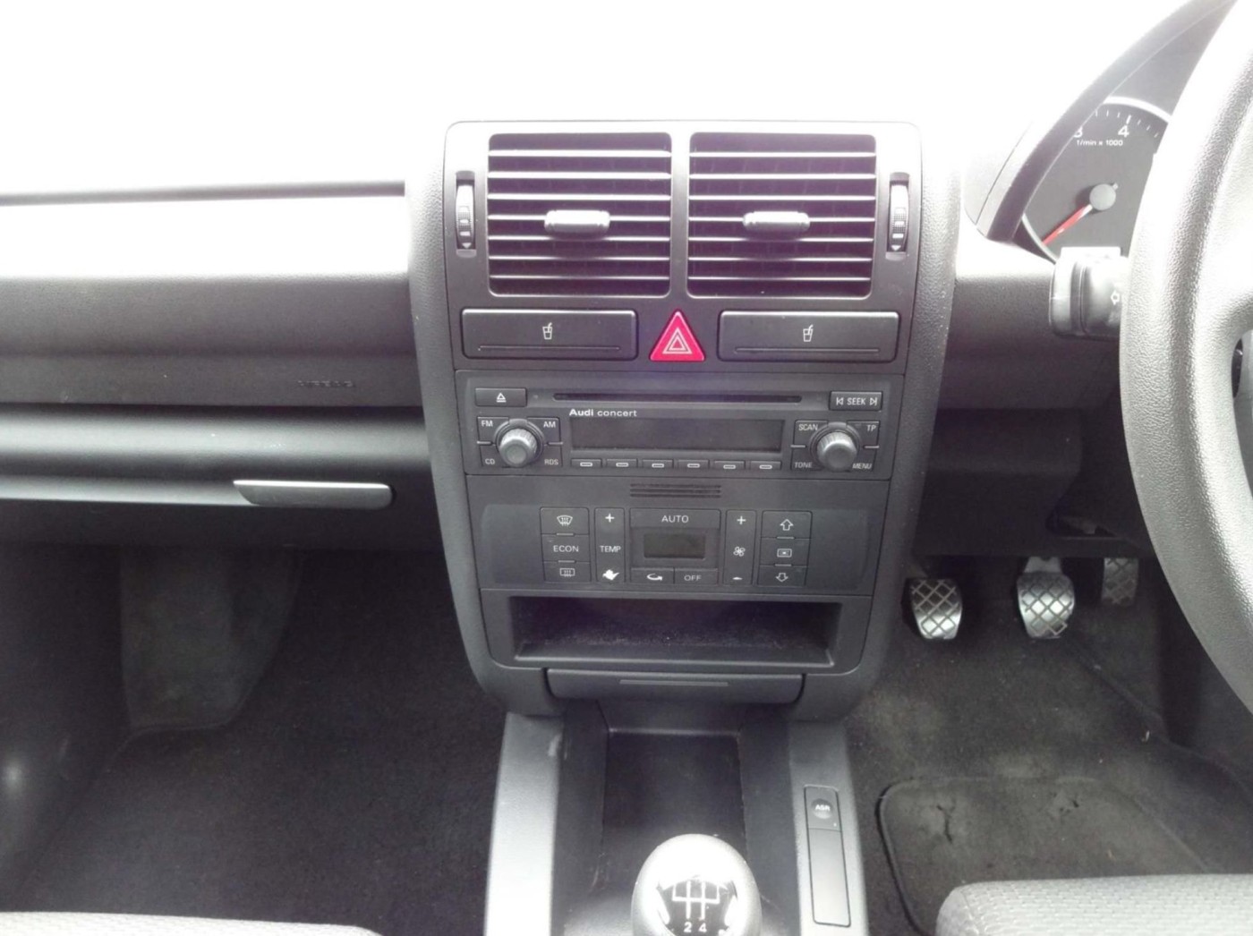 tien nghi tren xe audi a2