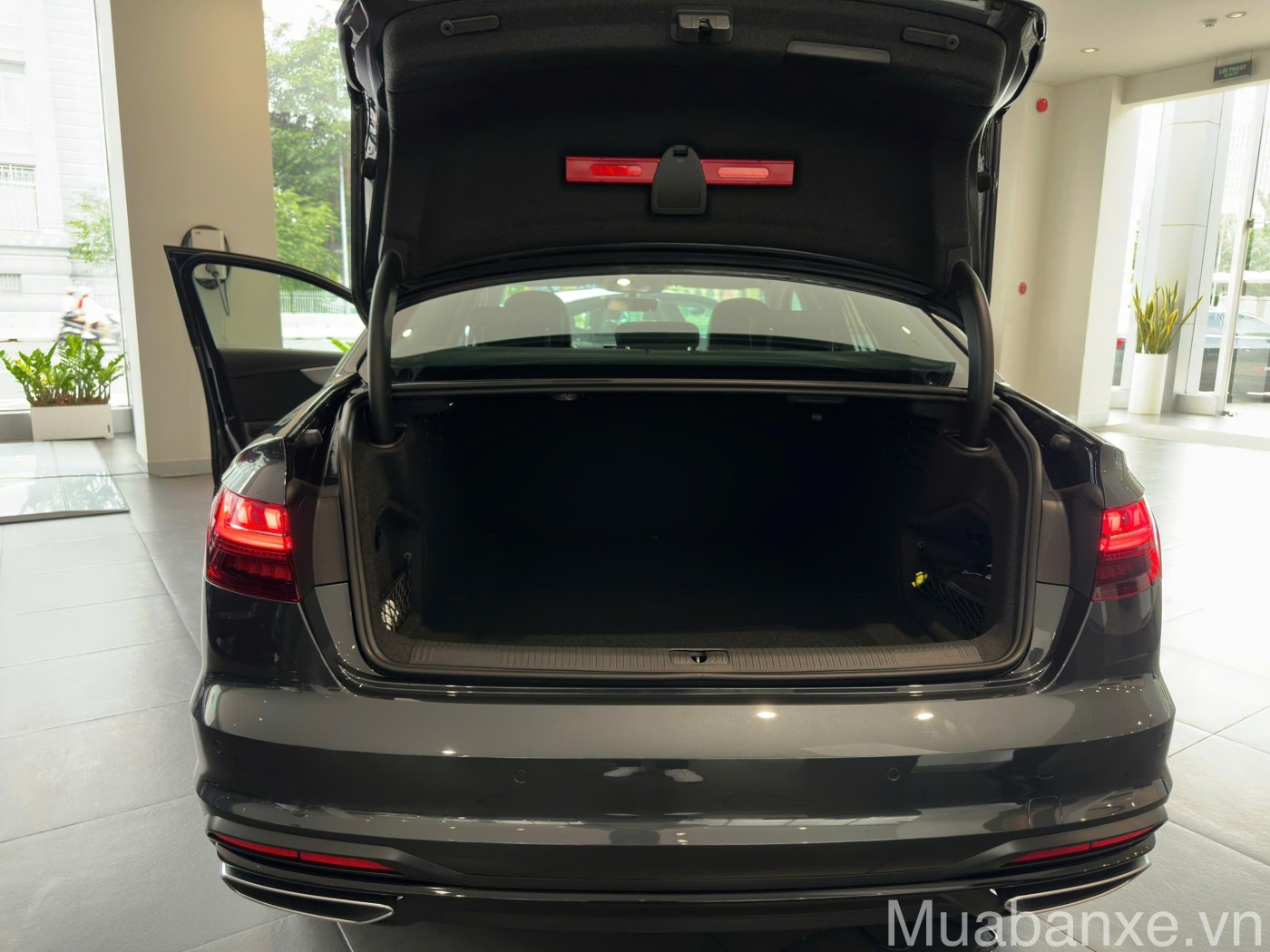 Khoang hành lý Audi A4