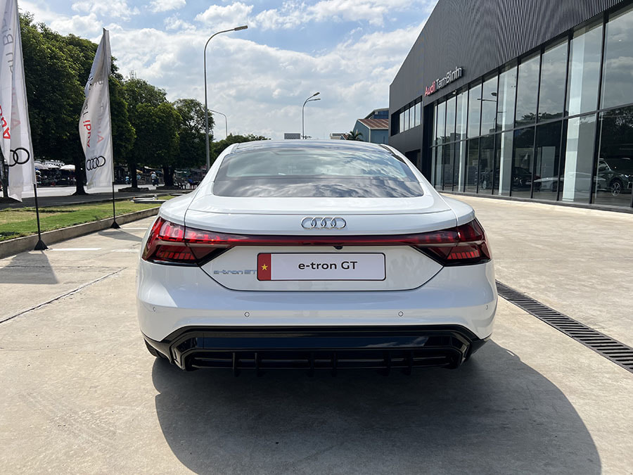 duoi xe audi etron gt tinbanxe vn