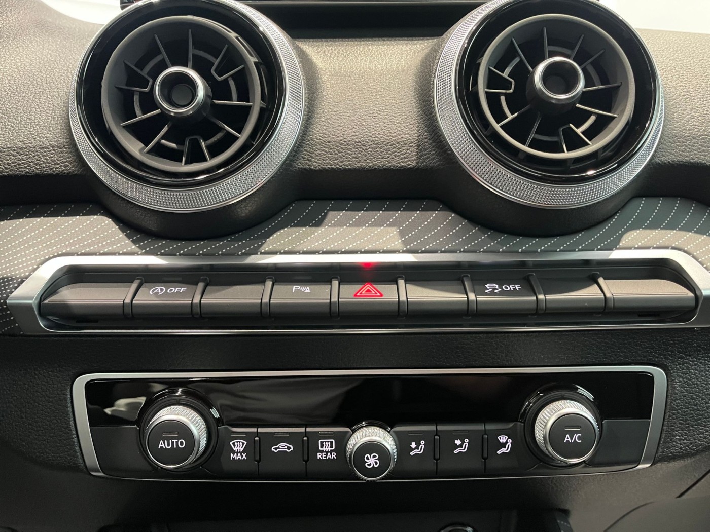 tien nghi tren xe audi q2 1 tinbanxe vn