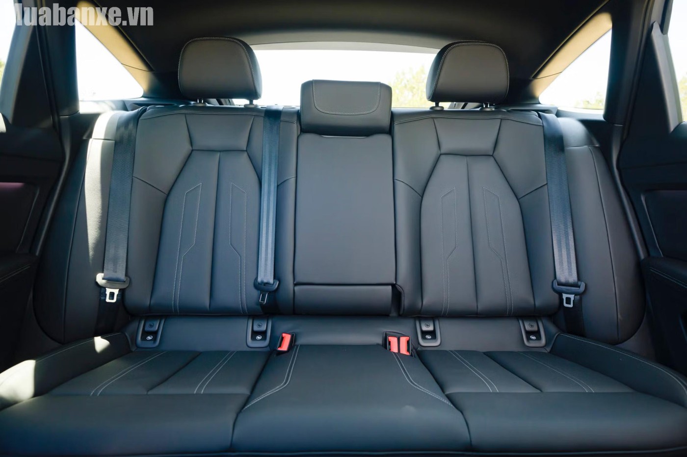 ghe ngoi tren xe audi q4 e tron tinbanxe vn