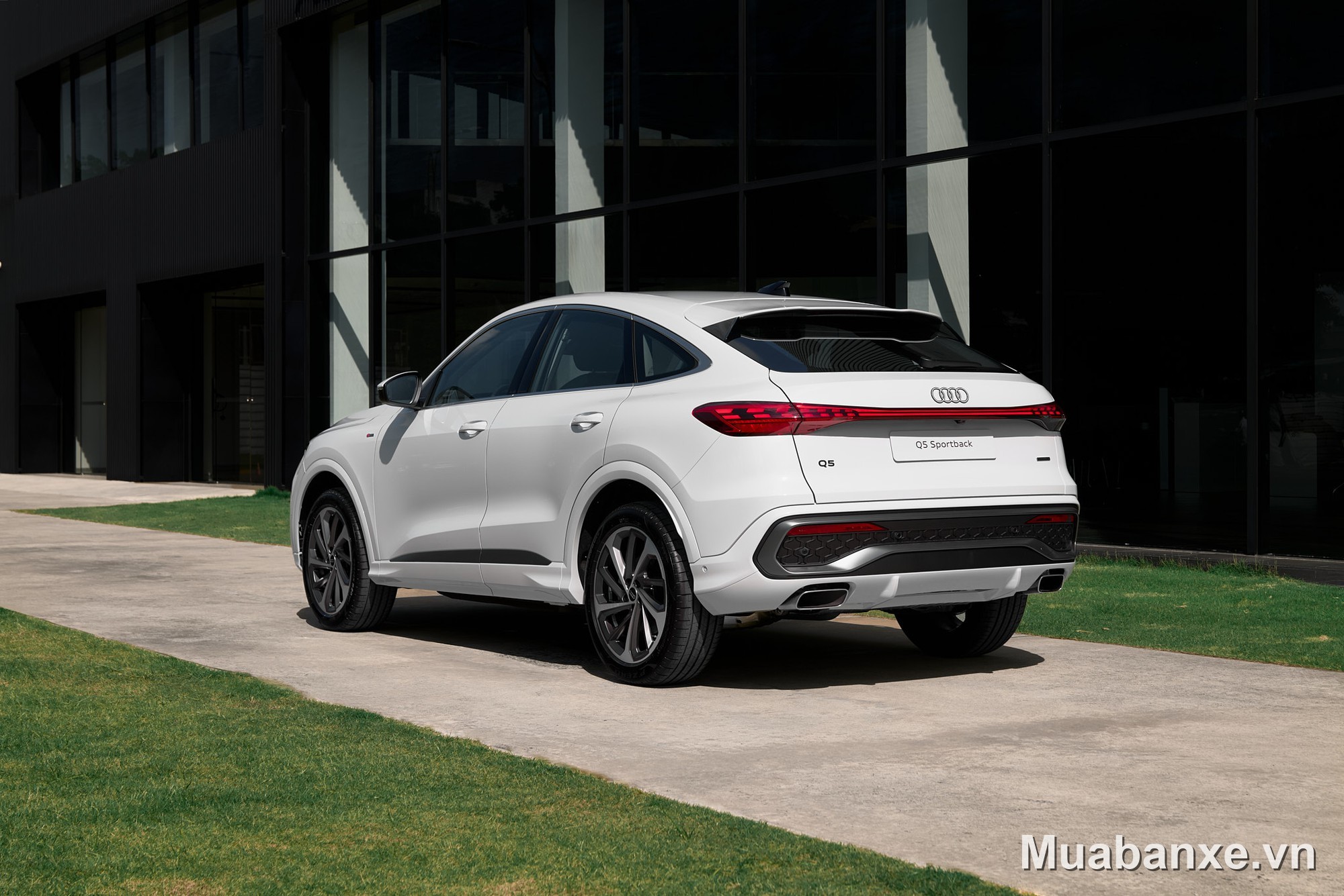 Audi Q5 2026 màu trắng 3/4 sau