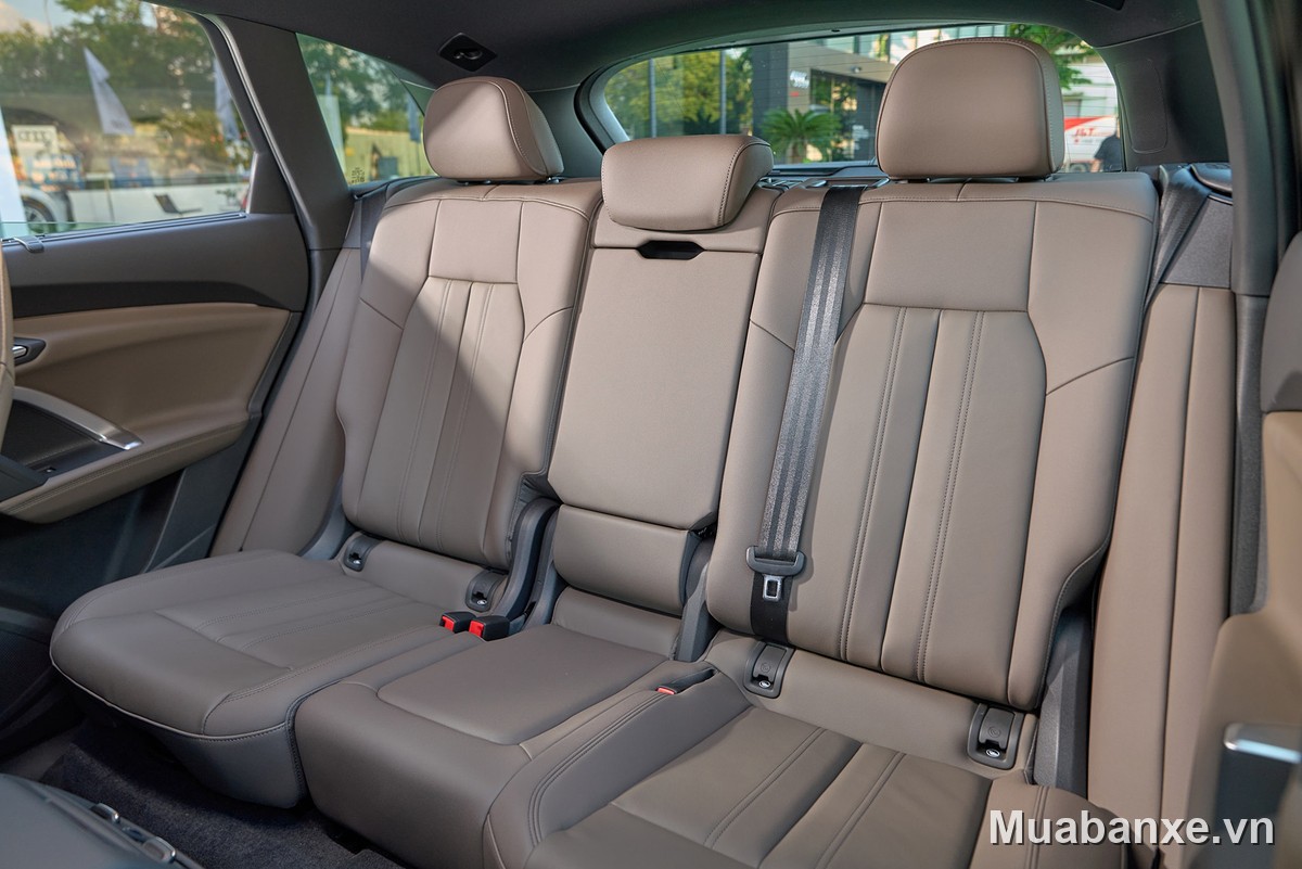 Audi Q5 2026 hàng ghế sau sang trọng và thoải mái