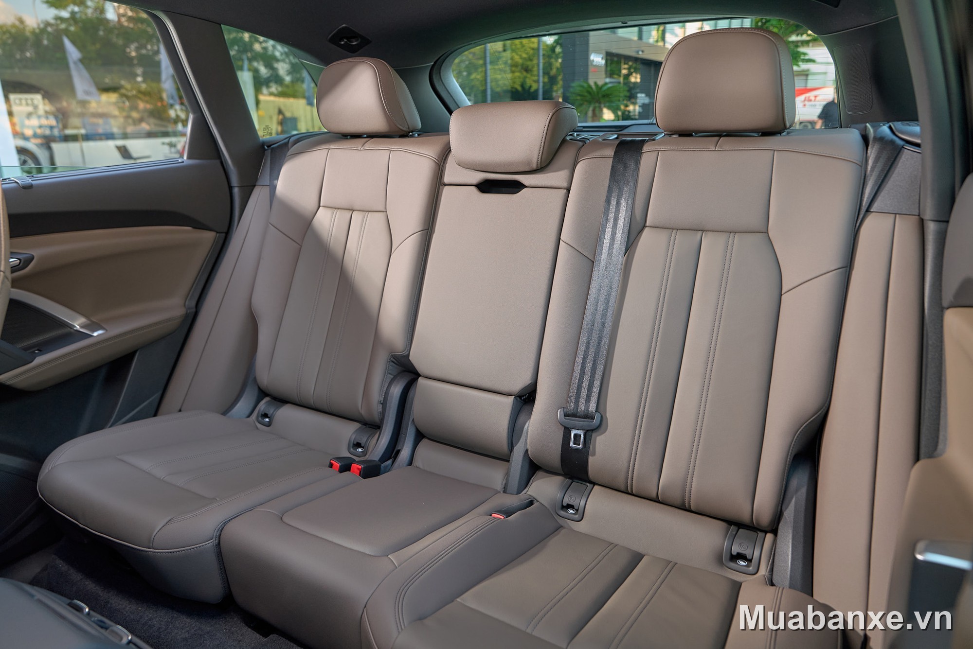 Audi Q5 2026 hàng ghế sau sang trọng và tiện nghi