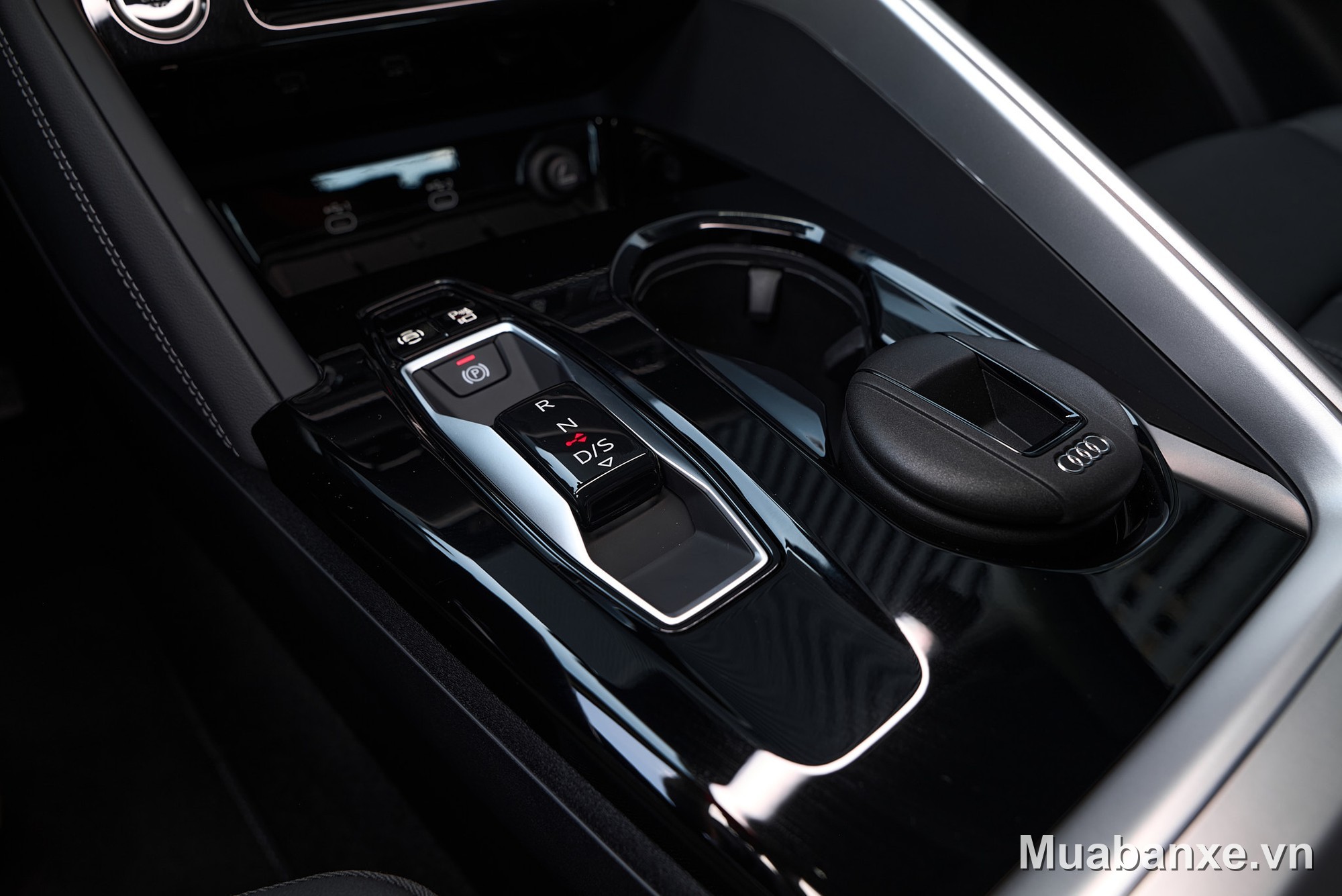 Audi Q5 2026 bệ trung tâm