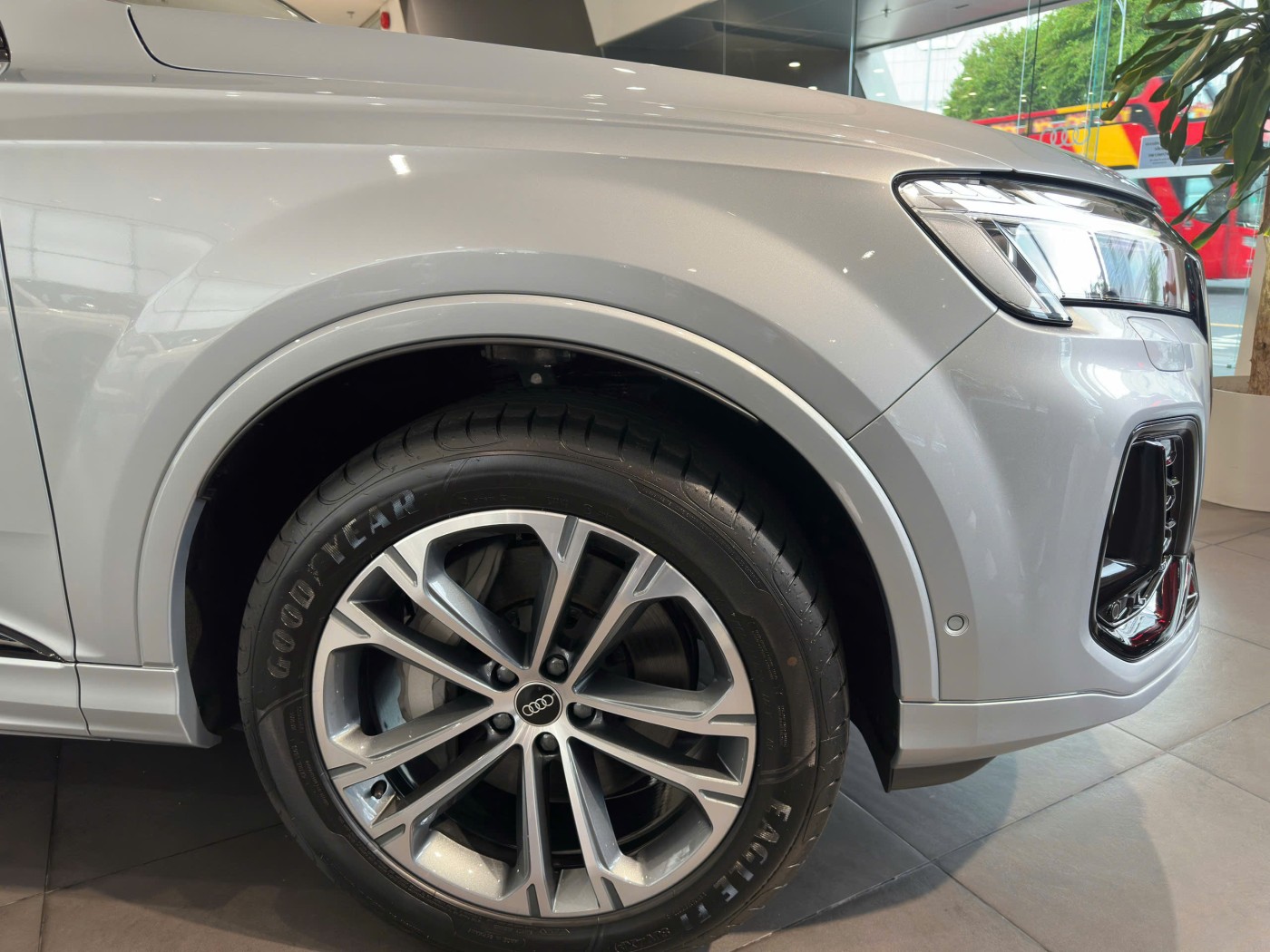 mam xe audi q7 tinbanxe vn