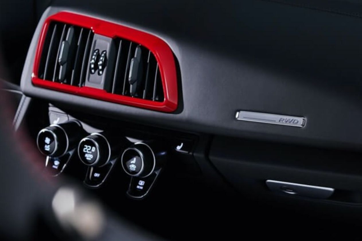 tien nghi xe audi r8