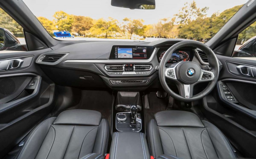 Thiết kế vô lăng và táp lô bmw 218i gran coupe 