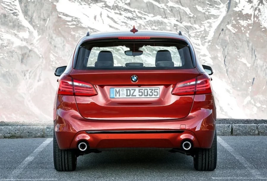 Thiết kế đuôi xe bmw 218i 