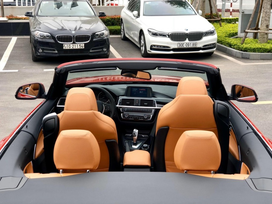 Thiết kế vô lăng và táp lô bmw 420i convertible 