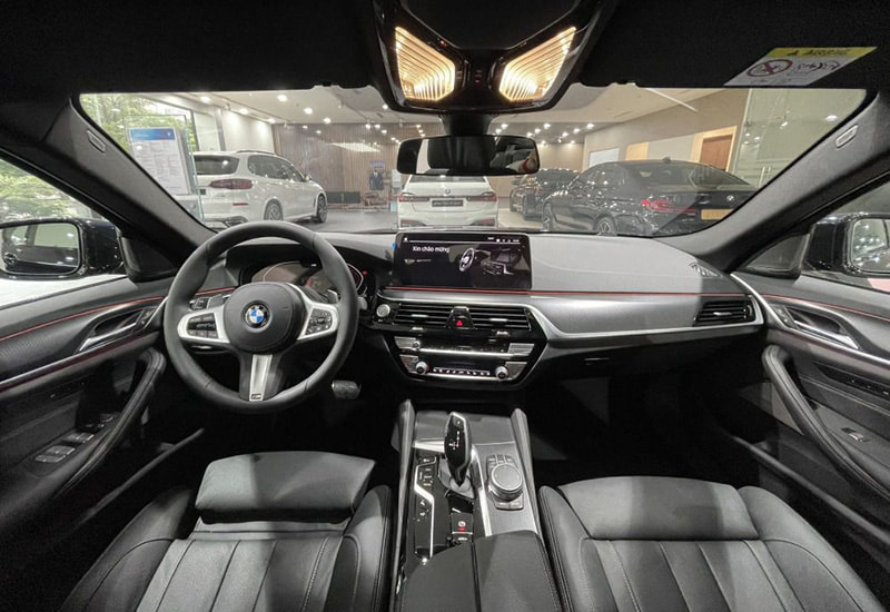 Thiết kế vô lăng và táp lô bmw 520i 