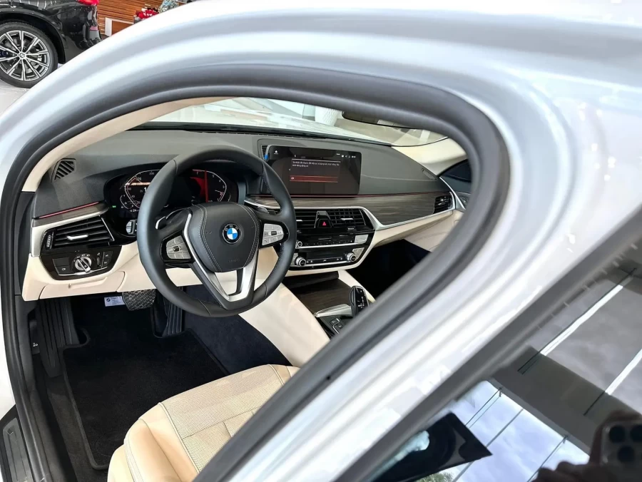 Trang bị tiện nghi giải trí bmw 520i 