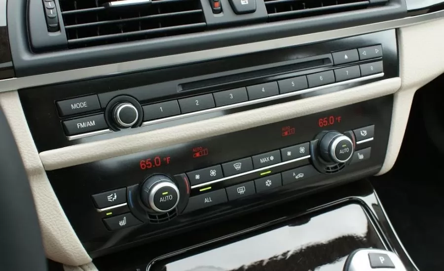 Trang bị tiện nghi giải trí bmw 528i