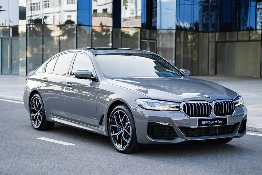 So sánh xe bmw 530i 