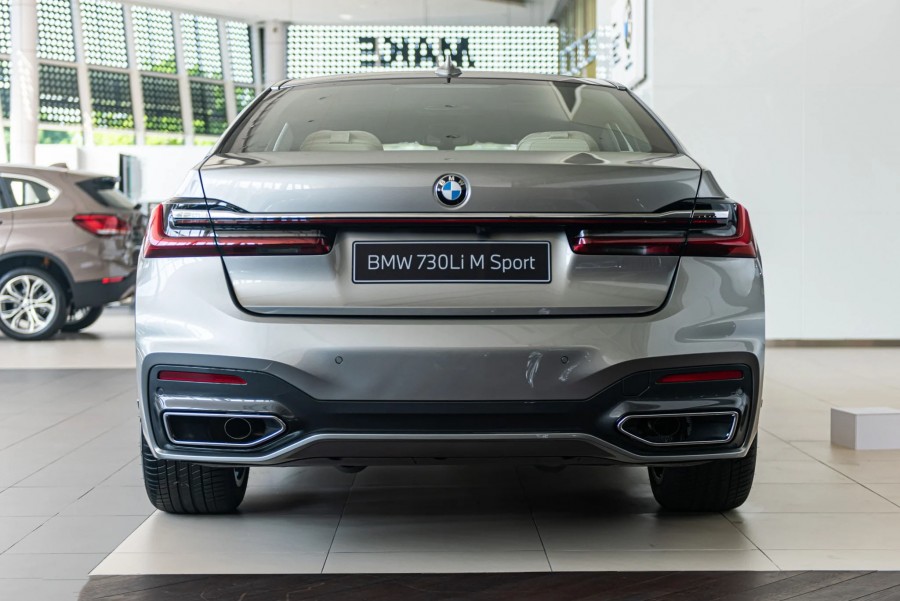 Thiết kế đuôi xe bmw 730li 