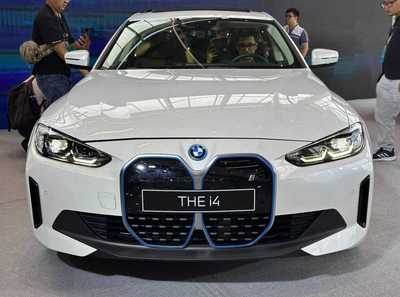 dau xe bmw i4 tinbanxe vn