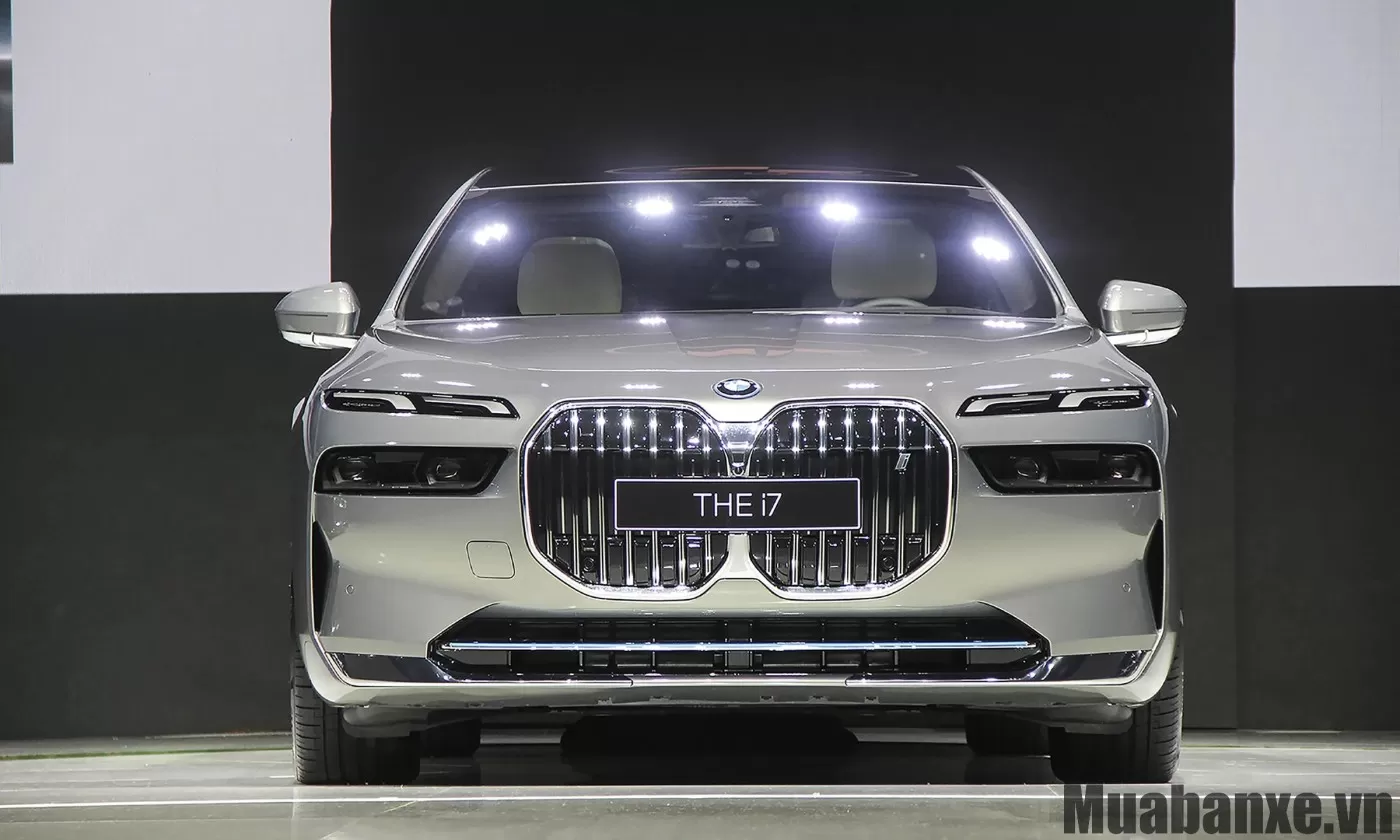 BMW i7